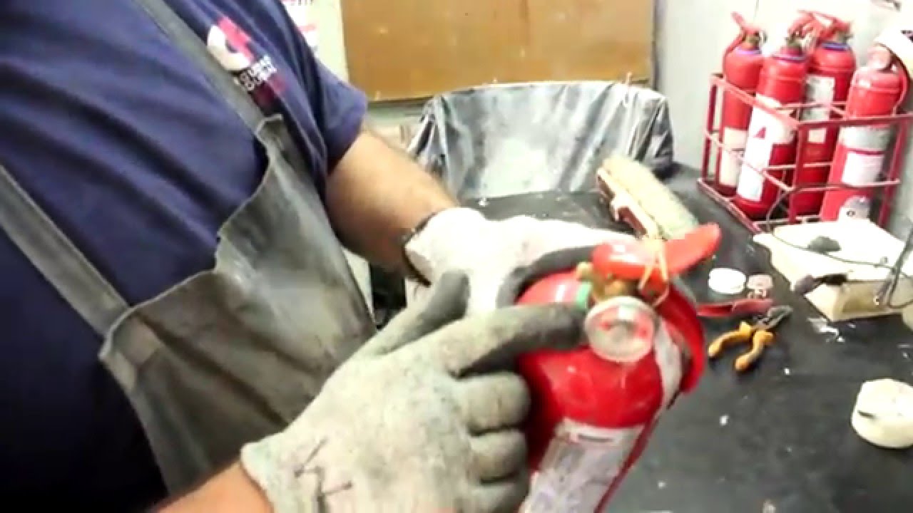 Como se Carga un Matafuego ABC x 1 Kg de Auto