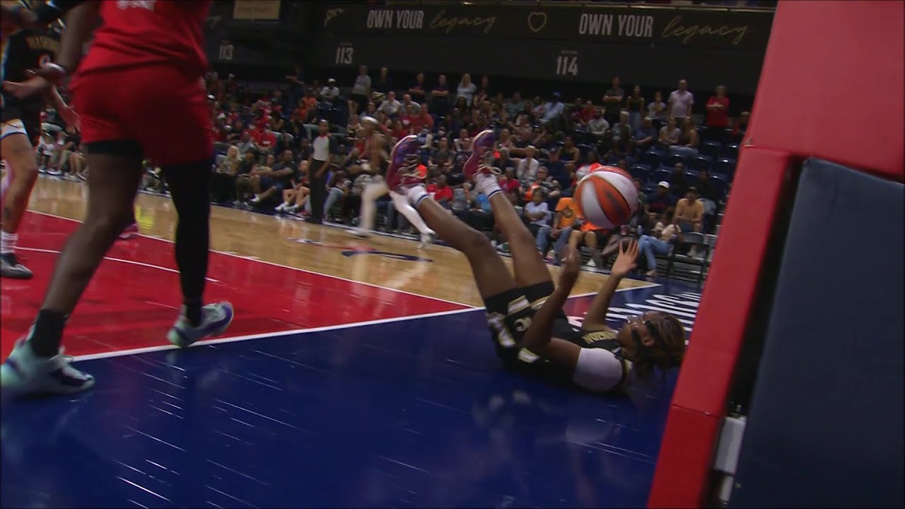 😳 Rhyne Howard STUFFS Atkins, Then THROWS BALL Off Her While She's Laying Down, Then STARES & LAUGHS