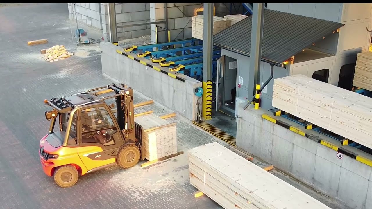 Parallel guided package saw PC 120 with chain & roller conveyor