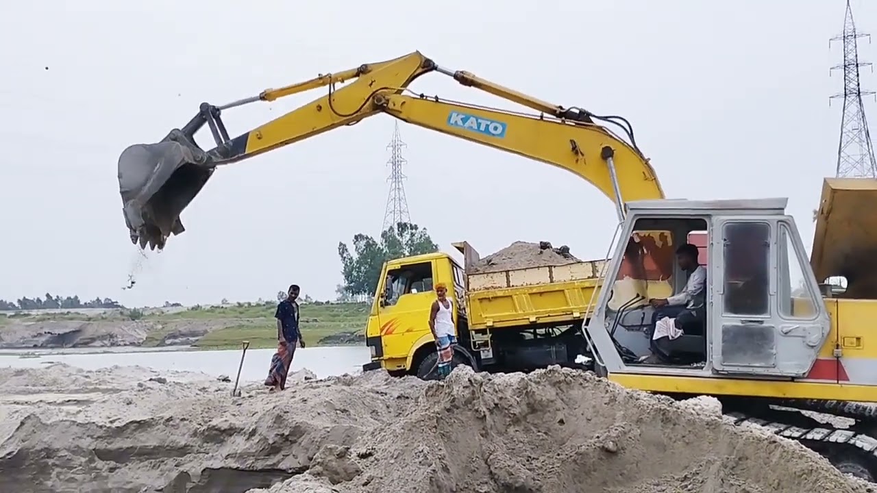 Excavator | দেখুন বেকু ট্রাকে বালু তোলার চমৎকার দৃশ্য
