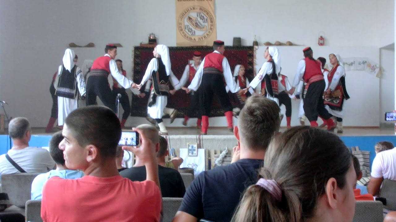 Banja luka Folkore dansgroep in Bronzani Majdan 2