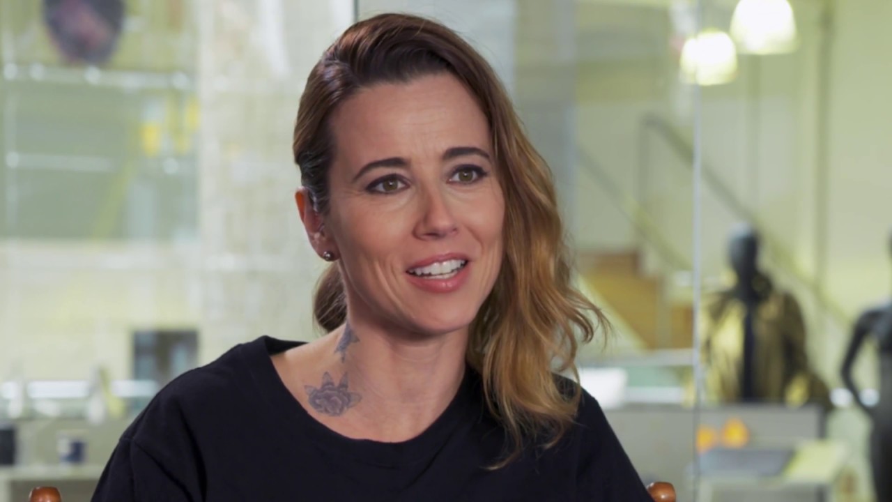 Linda Cardellini: A SIMPLE FAVOR