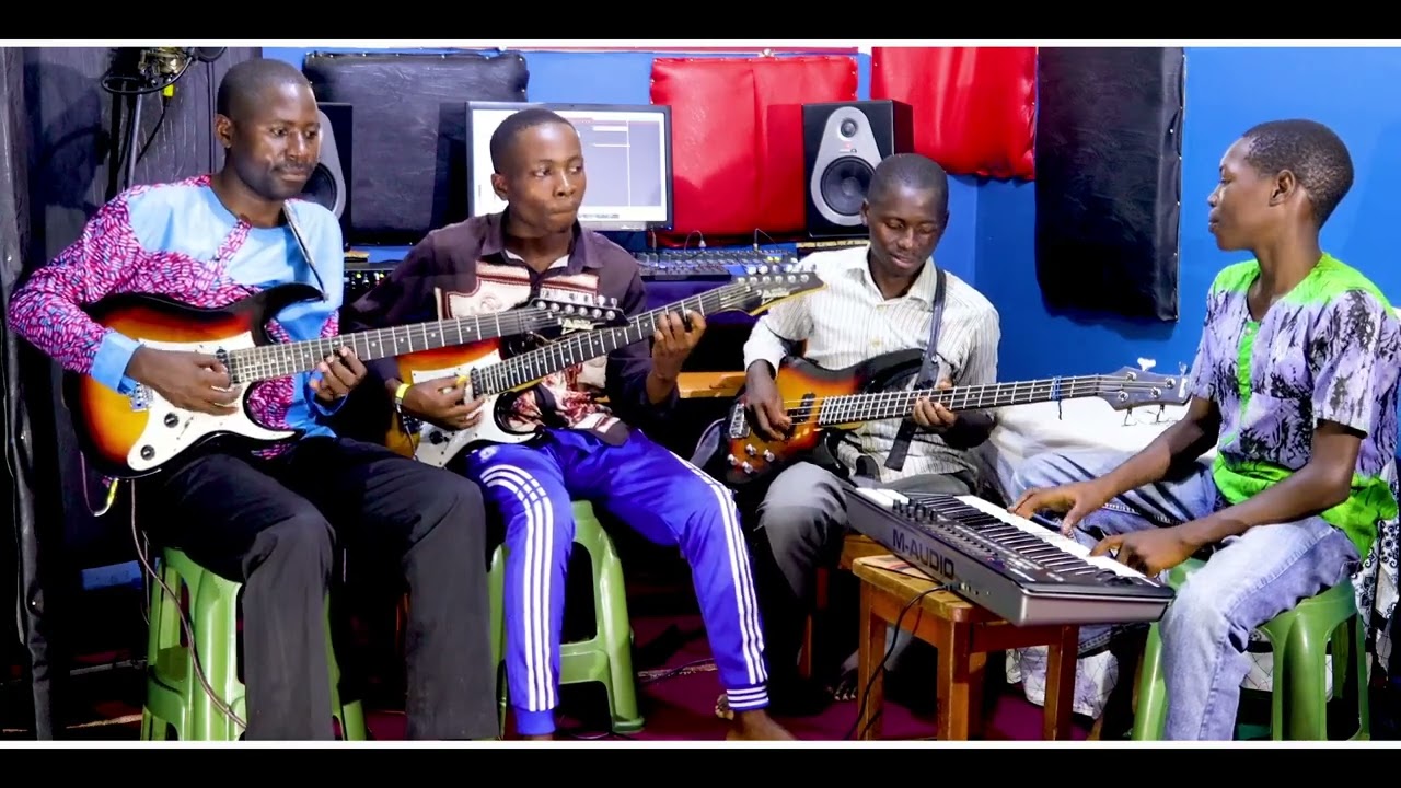 90s Kenyan solo guitar and bass guitar by pro Zacheaus episode 20 (HD video Zelex filmz 2023)