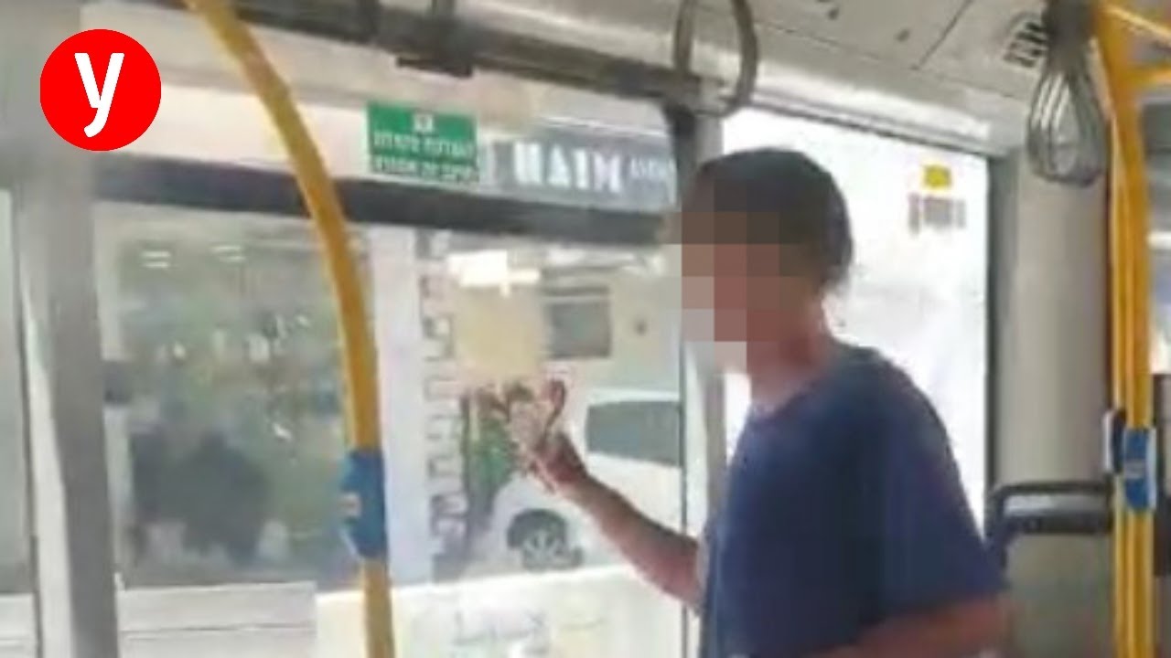 תיעוד: מאיים על נהג האוטובוס - ומנפץ בפטיש חלונות