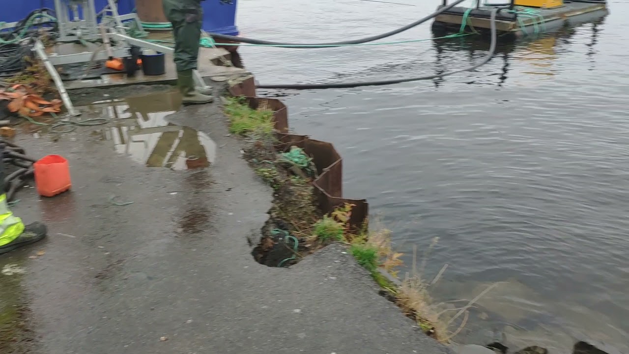 Unloading at fish farm / Розвантаження на рибній фермі