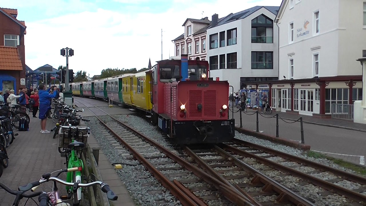 Inselbahn Borkum - Abfahrt vom Ort zum Hafen (FullHD)