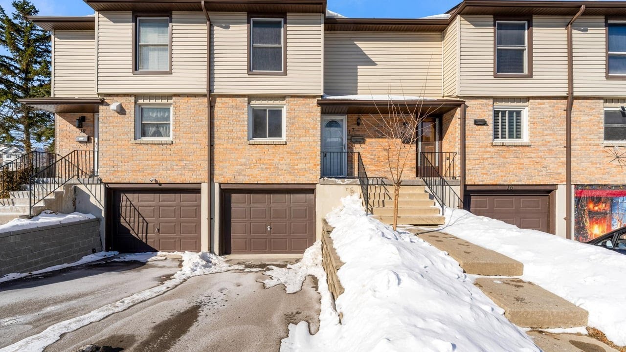 10 Angus Rd, Hamilton, ON