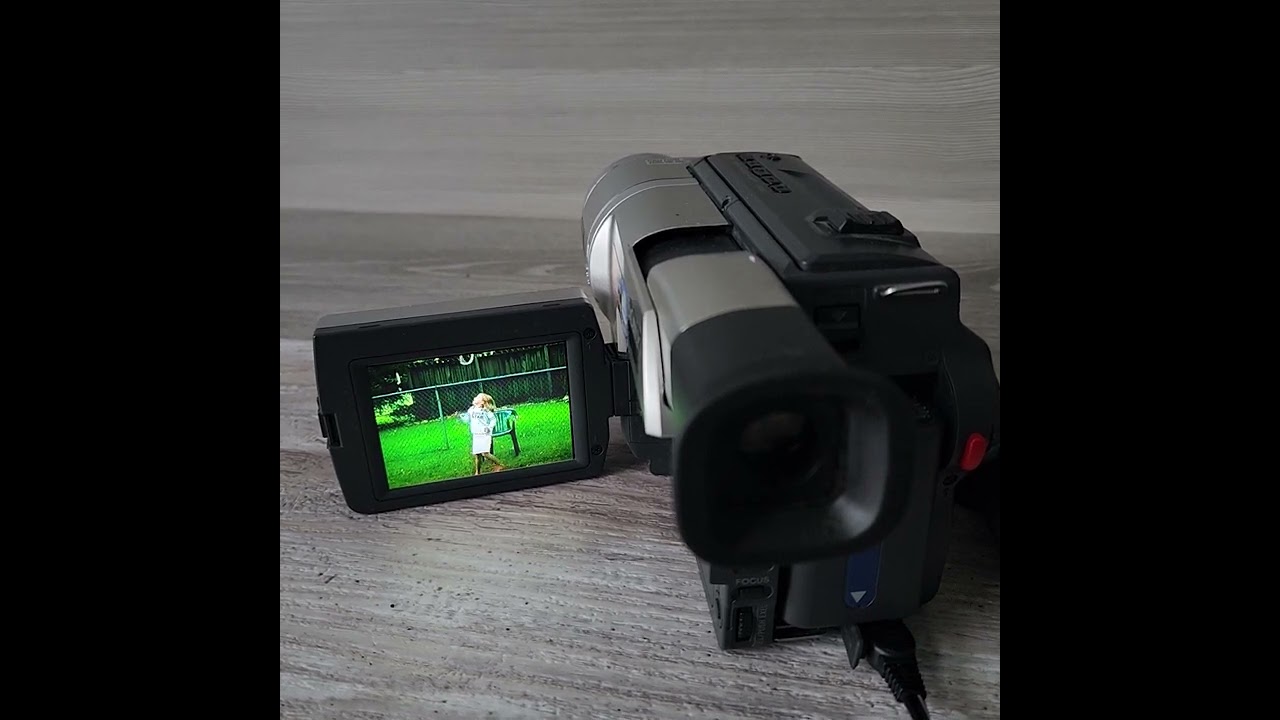 Sony Handycam CCD-TRV608 Hi-8 Analog Camcorder