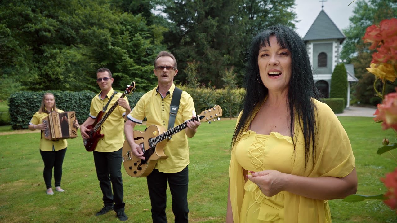 Ansambel JASNINA & ANDREJA ZALJETELJ - Moja stara domačija