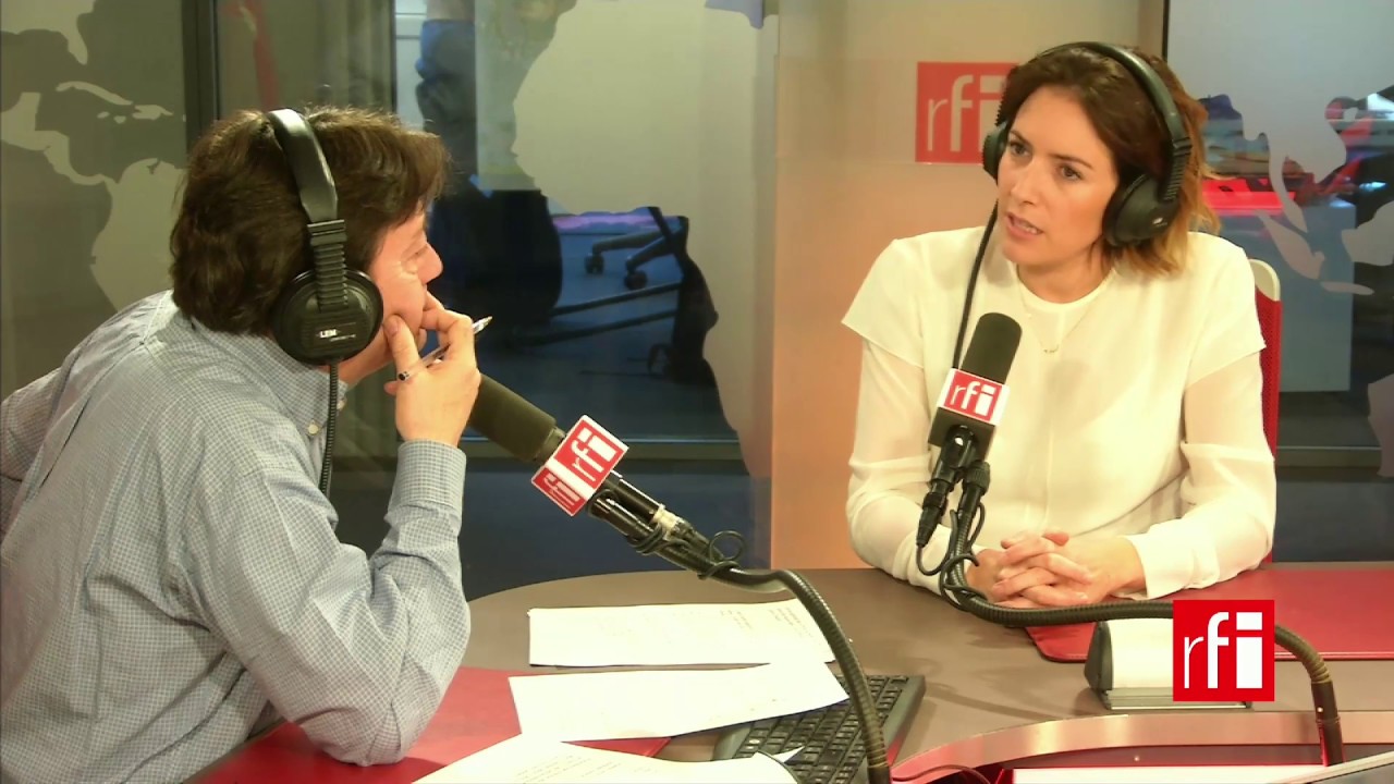 La directora de orquesta Alondra de la Parra con Jordi Batallé en RFI