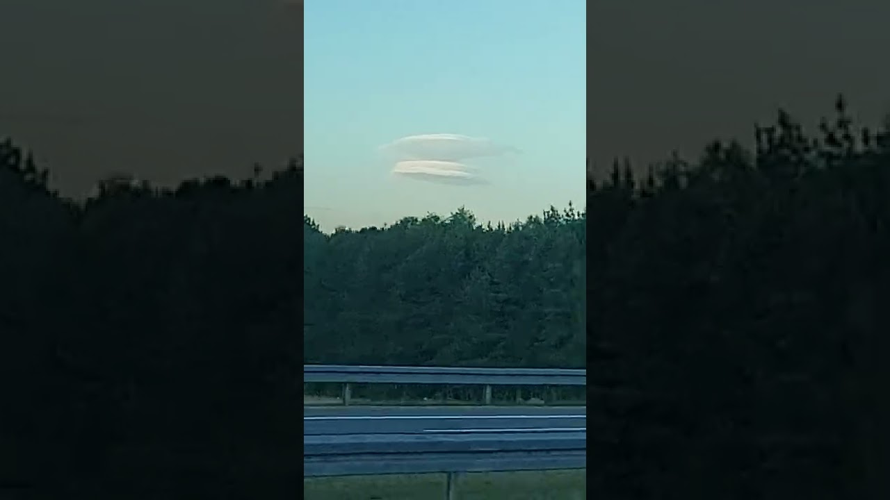 Ciekawa chmurka. Altocumulus lenticularis.