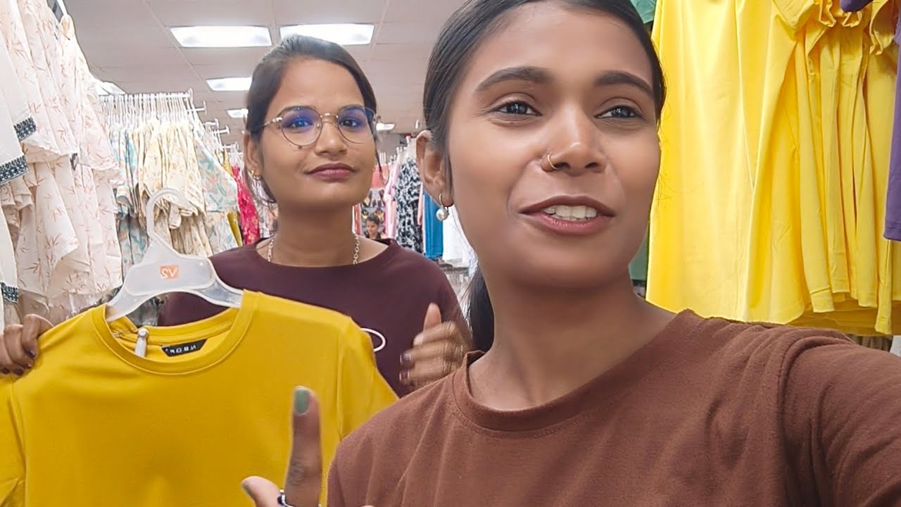 Aaj maine apni friend se karwayi kud ka shopping #viral #minivlog #viralvideo 