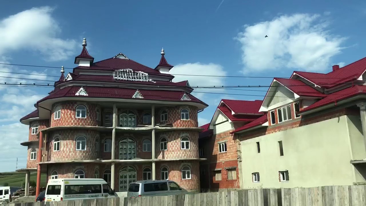 Huedin Village - Gipsy palaces near Cluj, Romania