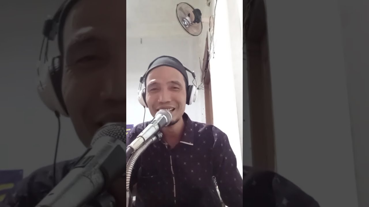 FANS OF RHOMA AND SONETA sedang live sekarang!