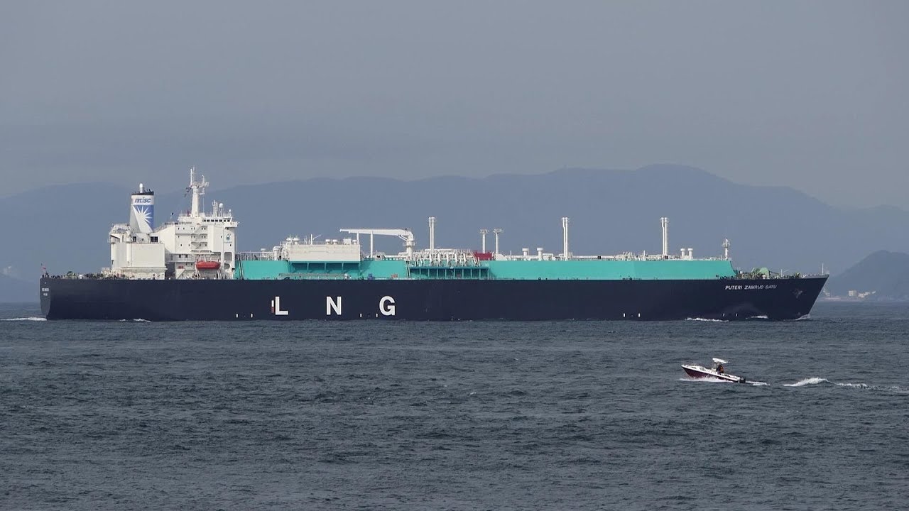 LNG Tanker “PUTERI ZAMRUD SATU” Irago Strait