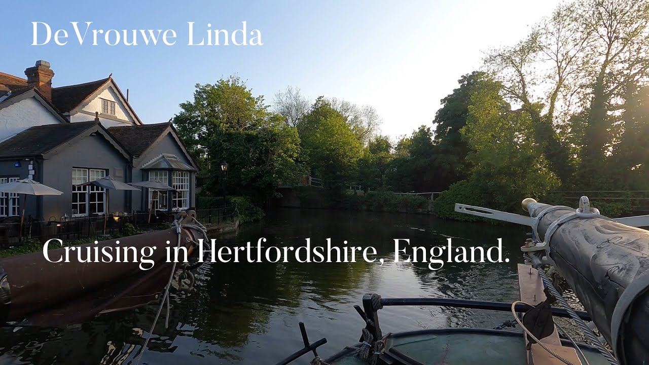 Cruising in Hertfordshire, England on Dutch Barge Linda #92