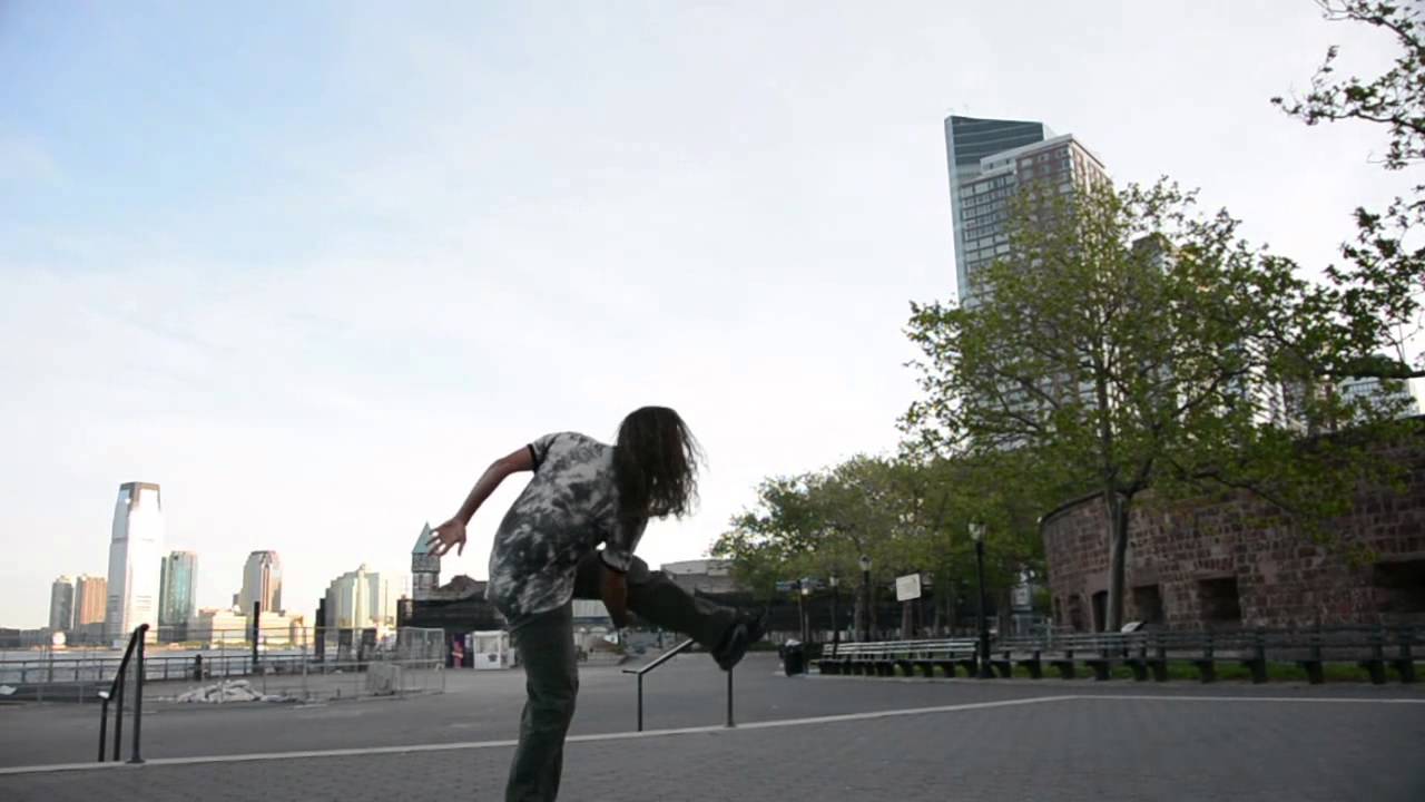 Frisbeepedia: Double Spinning Phlaud (Freestyle Disc How-to)