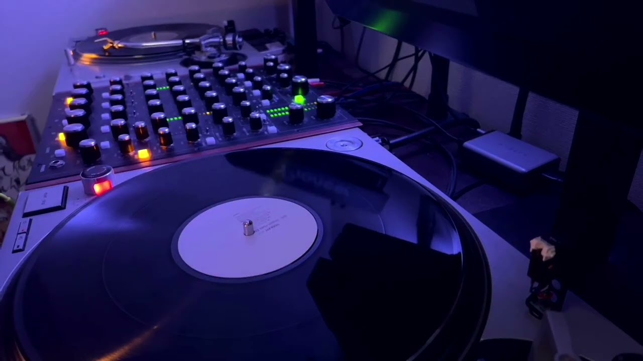 RoMinimal Tech Micro Minimal Deep House Vinyl Mix | Underground Vibez Live 2023.04.15
