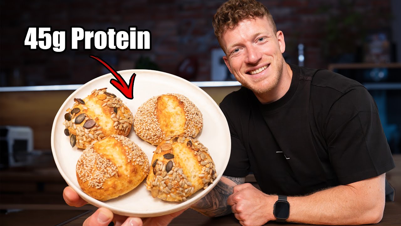 PROTEIN BRÖTCHEN mit nur 3 Zutaten! (In 5 Min. im Ofen)