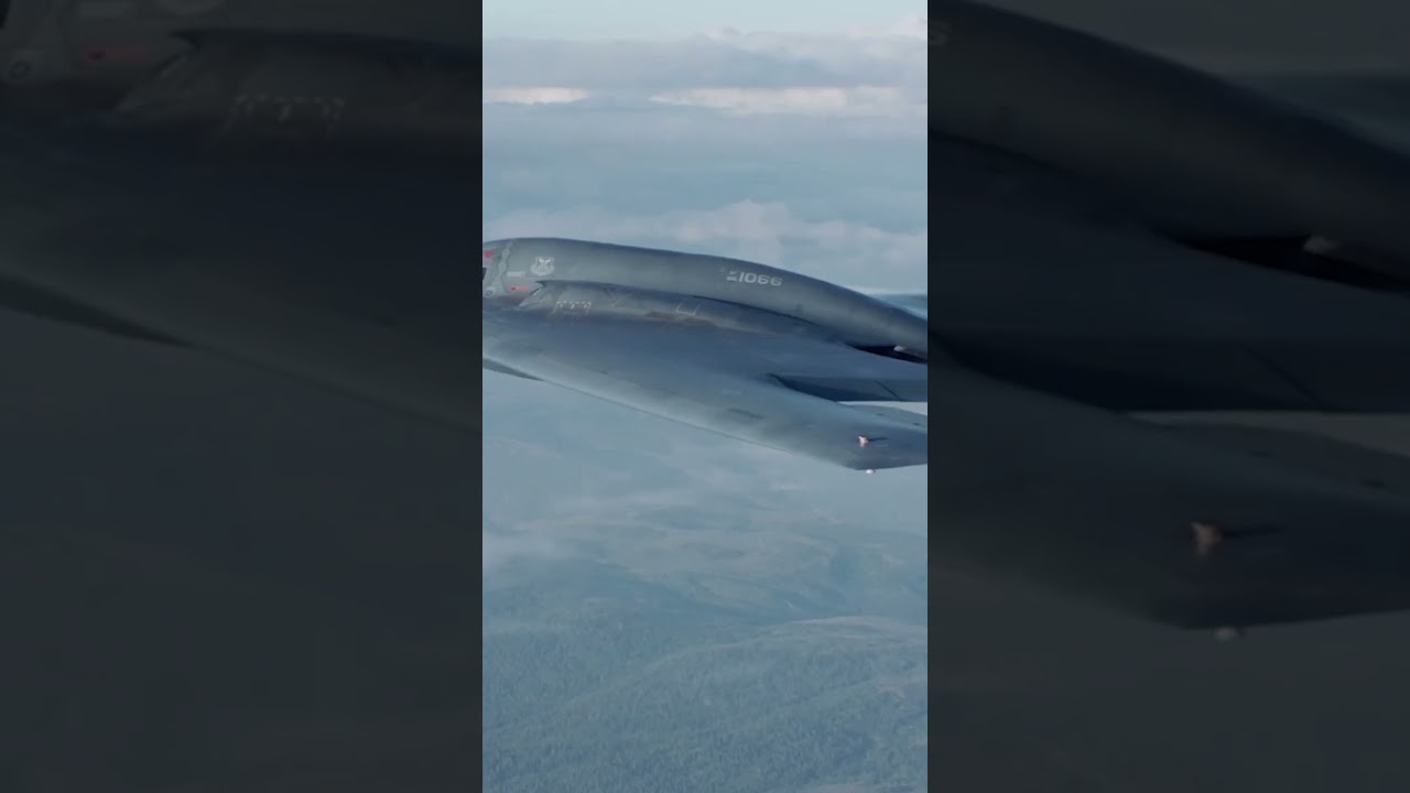Сверхсекретный американский беспилотник RQ-180 вышел на поверхность над Грецией.