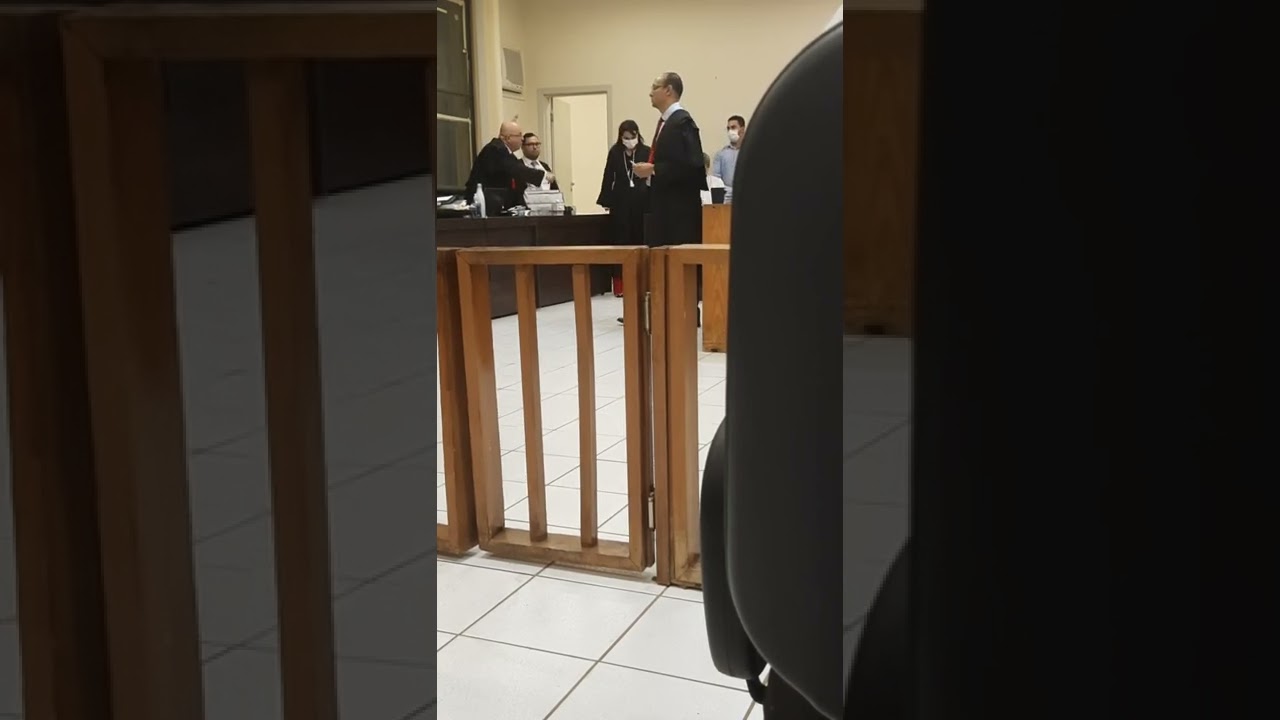 Tribunal do Júri não é lugar para aventureiros. Plenário é presença. Advogado é protagonista.
