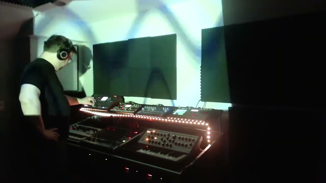 DAWless Minimal Techno Jam w/ Generative WebGL Visualizations