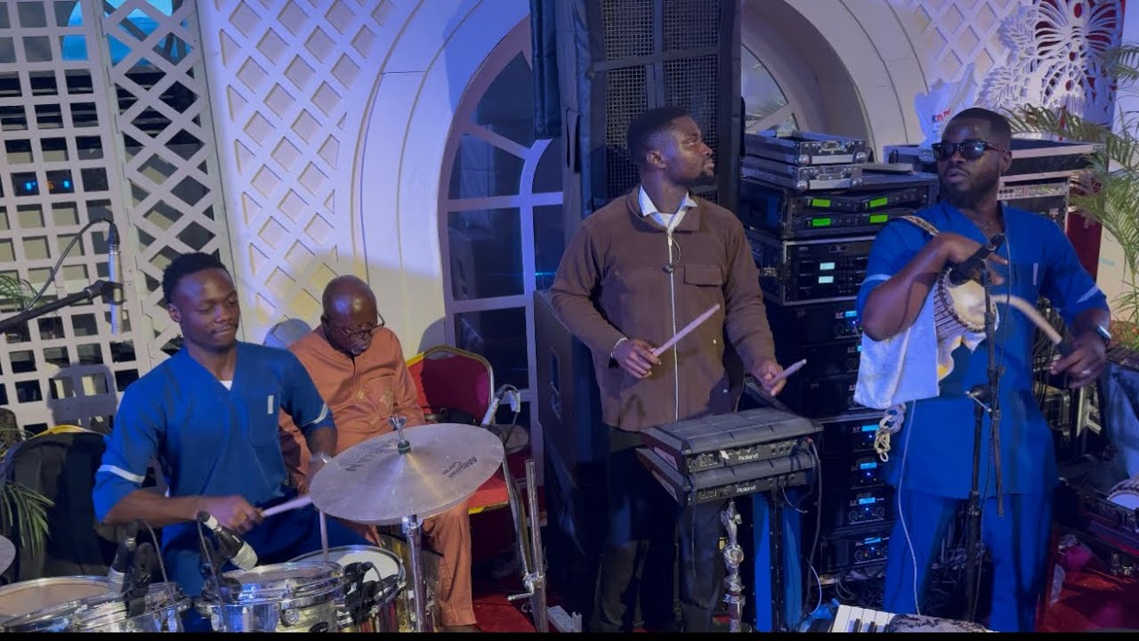 UPTEMPO HIGH PRAISE AT THE LAGOS STATE GOVERNOR’s CHRIST-MASS PARTY WITH MIN DARE JUSTIFIED 