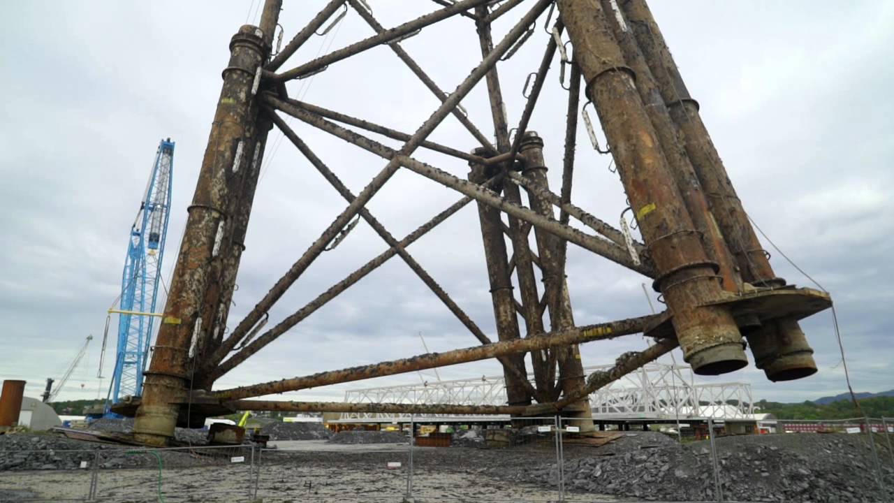 Jacket decommissioning at Stord, October 2014