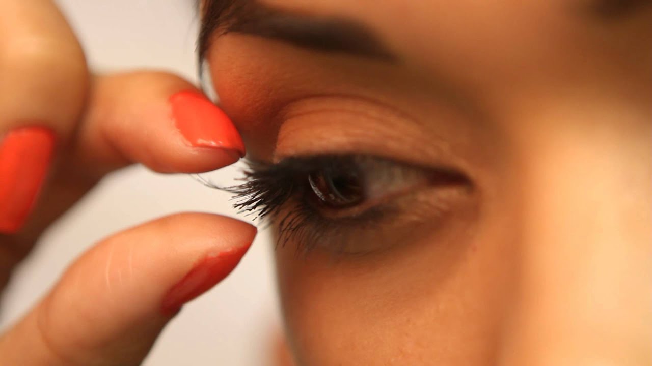 DUO Adhesive - Applying Individual Lashes
