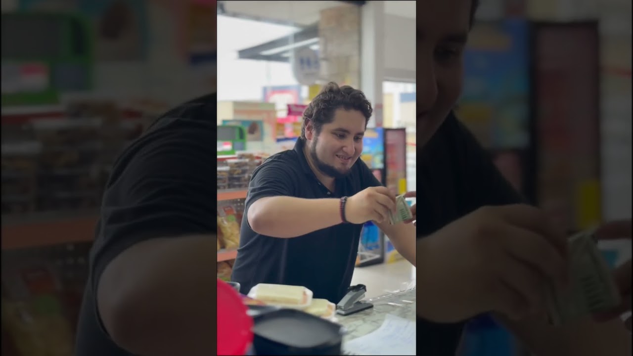Le querían cobrar más solo por su nombre y al final pasó esto.