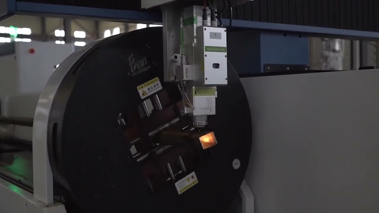 Let's take a look at our video of cutting pipes with plate-tube integrated machine.