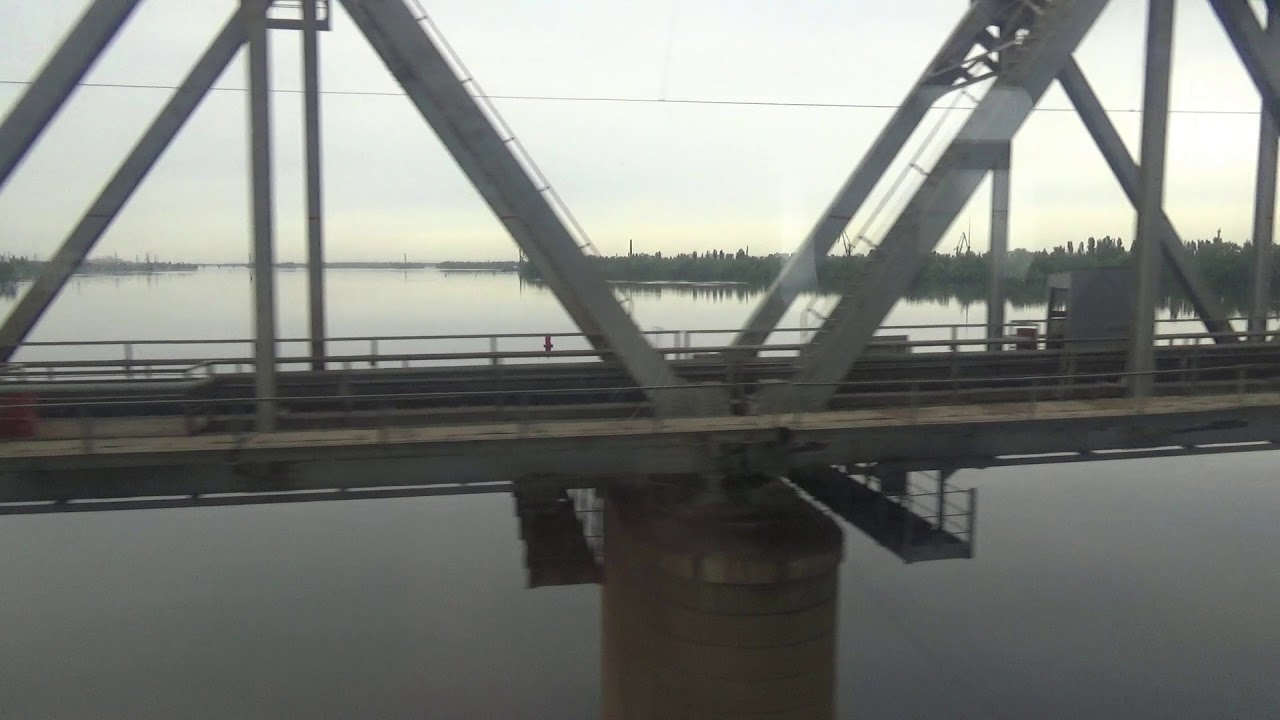 Амурский мост через р.Днепр, вид из окна поезда Днепр - Харьков