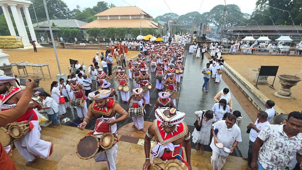 මහා සෑය ගිගුම් දුන් සියක් හේවිසි නාදය|අති දුර්ලභ දසුනක්|පින් සිතින් ඔබත් නරඹන්න.🙏🙏🙏🙏🙏🙏