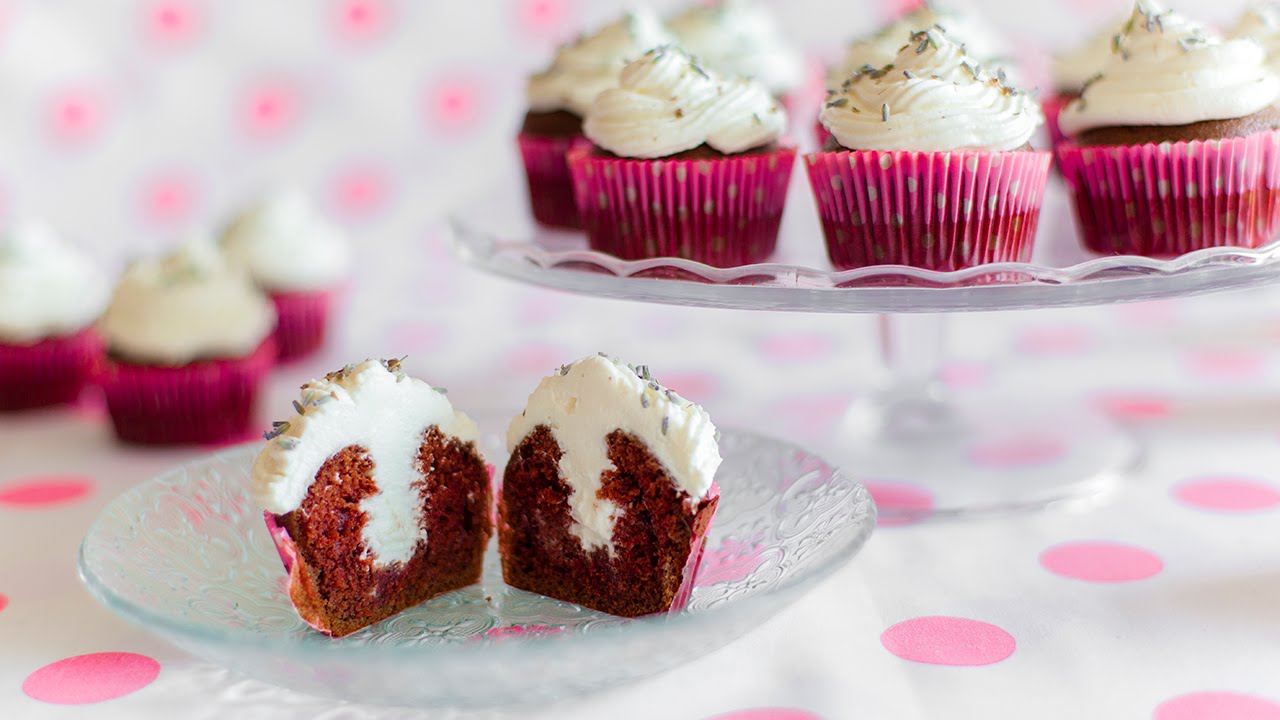 Chocolade cupcakes met roomvulling