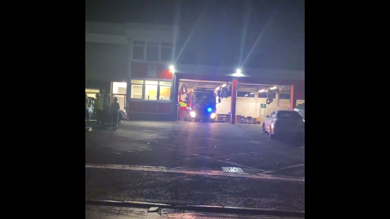 *RETAINED FIRST CATCH* Bideford Fire station turnout KV04P1 Medium Rescue Pump