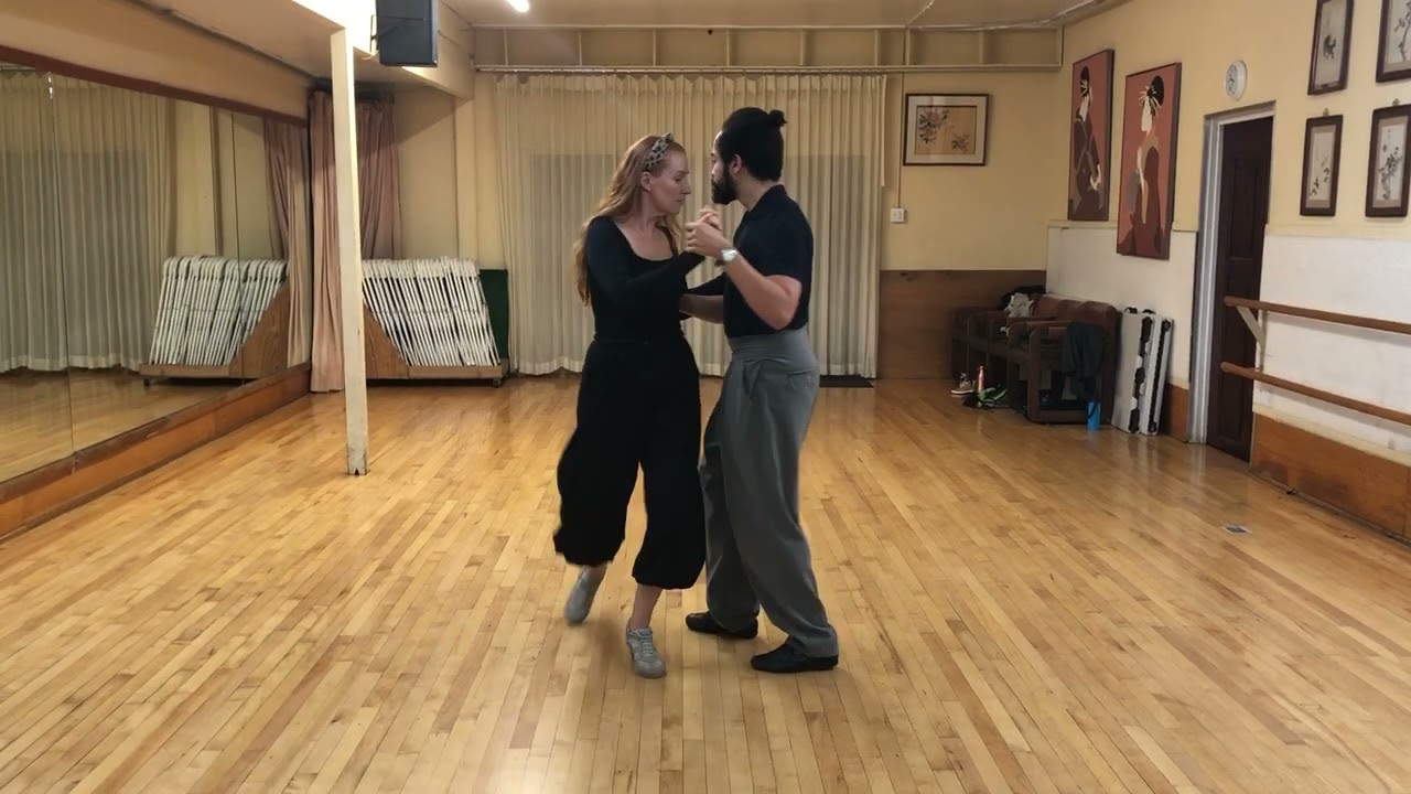 Tango 403S - Forward Boleo Demo
