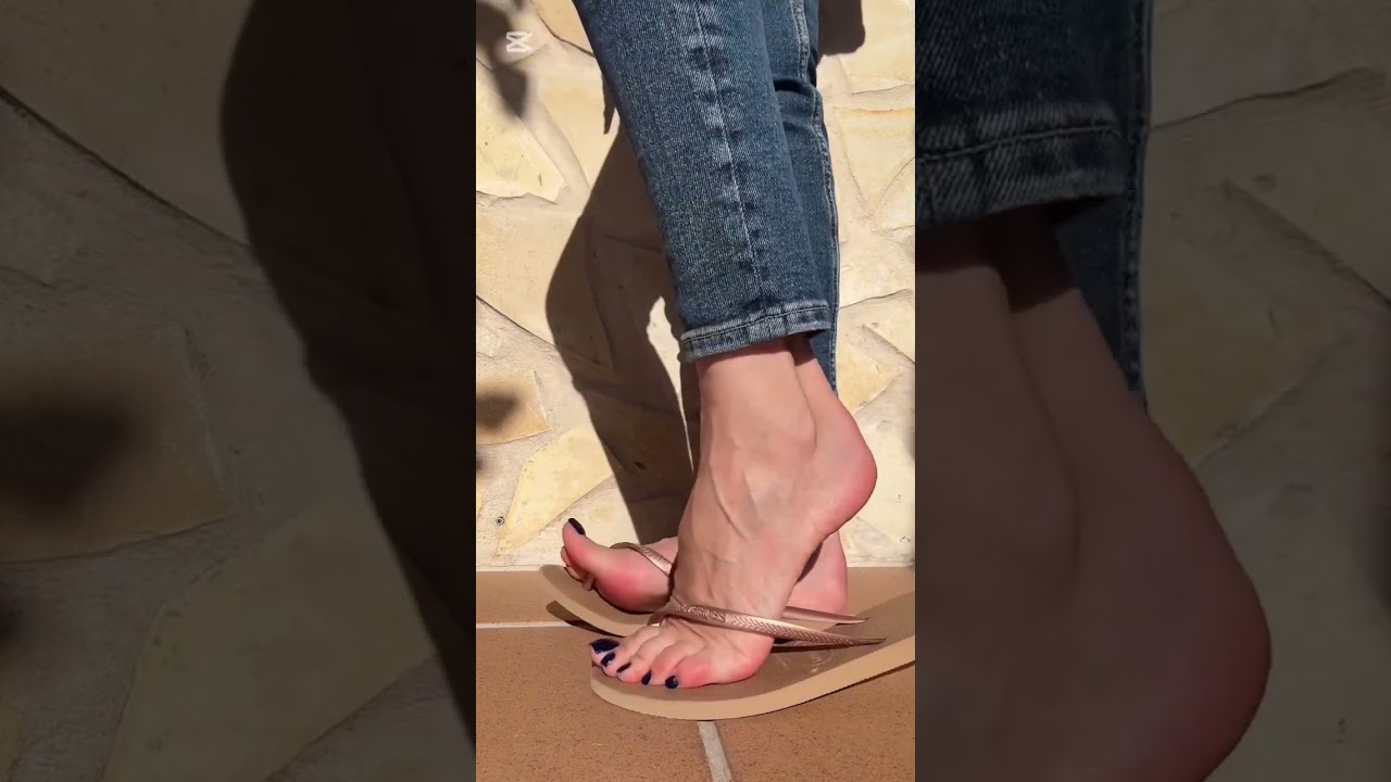Beautiful feet and soles of ShoeRoyale ❤️❤️❤️#higharches #soles