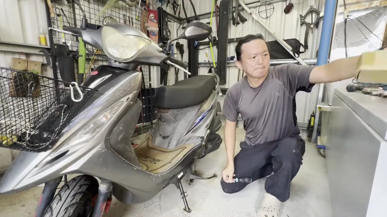 光陽機車GP125｜原廠 後避震器 DIY更換｜ 丹尼斯的DIY紀錄