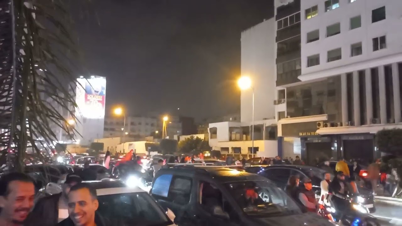 فرحة المغاربة من قلب مدينة الدار البيضاء بتأهل المغرب