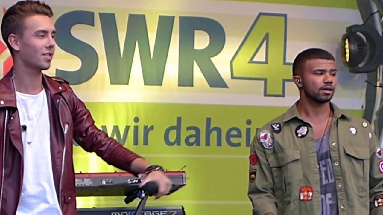 Feuerherz singe "Wer hat dich erfunden?" aus ihrem Debütalbum "Verdammt guter Tag"