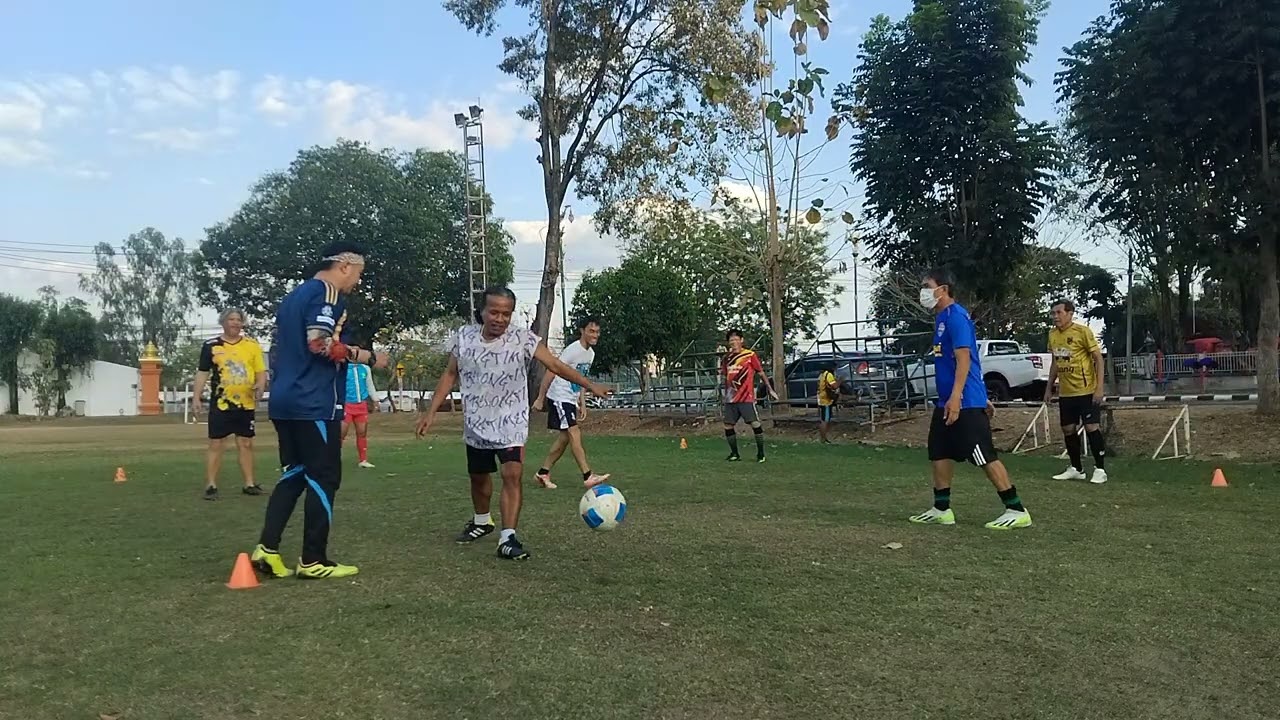 คนมักบอล