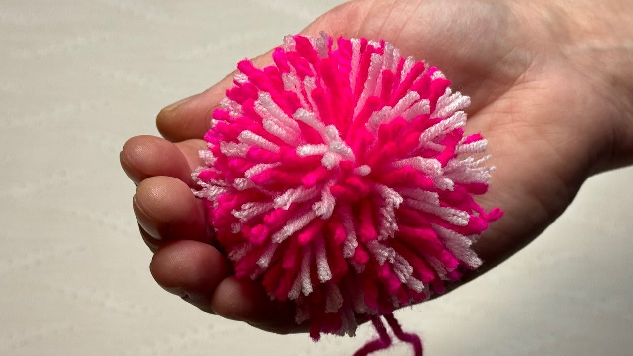 HOW TO MAKE BEAUTIFUL TWO COLOR POM POM IN 5 MINUTES