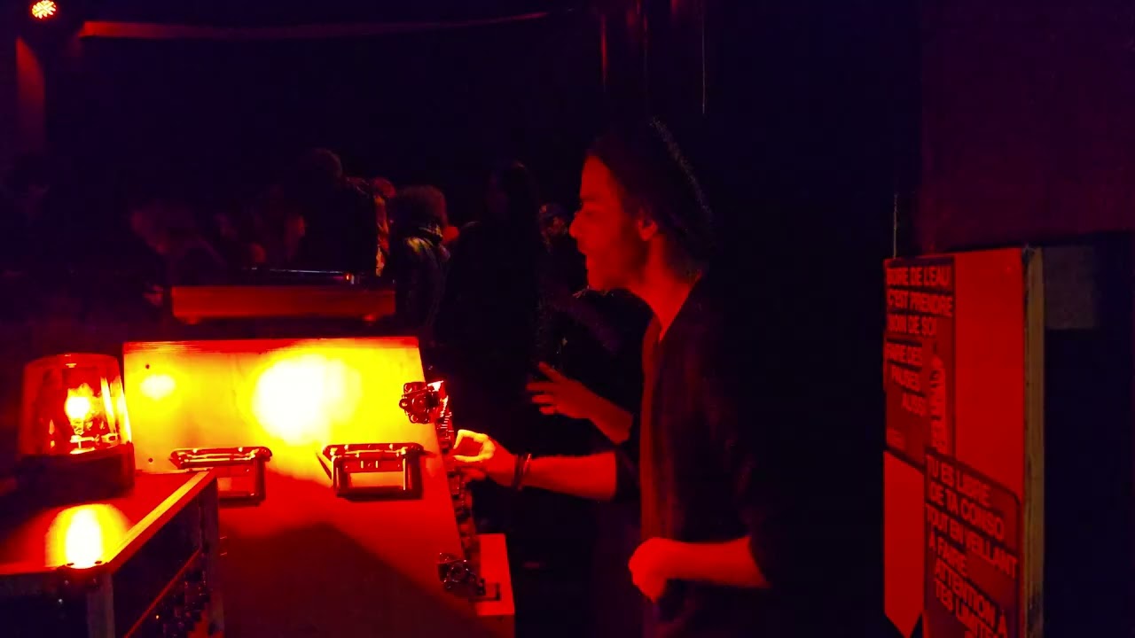 Hitman & Fiza - Track ID (2/4) Live 93 Dub #1 Le Sample Paris 20260213 223523 HD