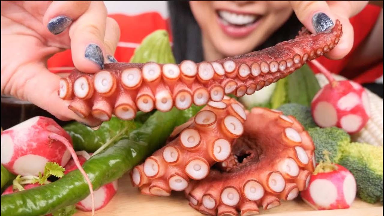 OCTOPUS + SPICY DIPPING SAUCE + FRESH VEGGIES (ASMR EATING SOUNDS) LIGHT WHISPERS | SAS-ASMR