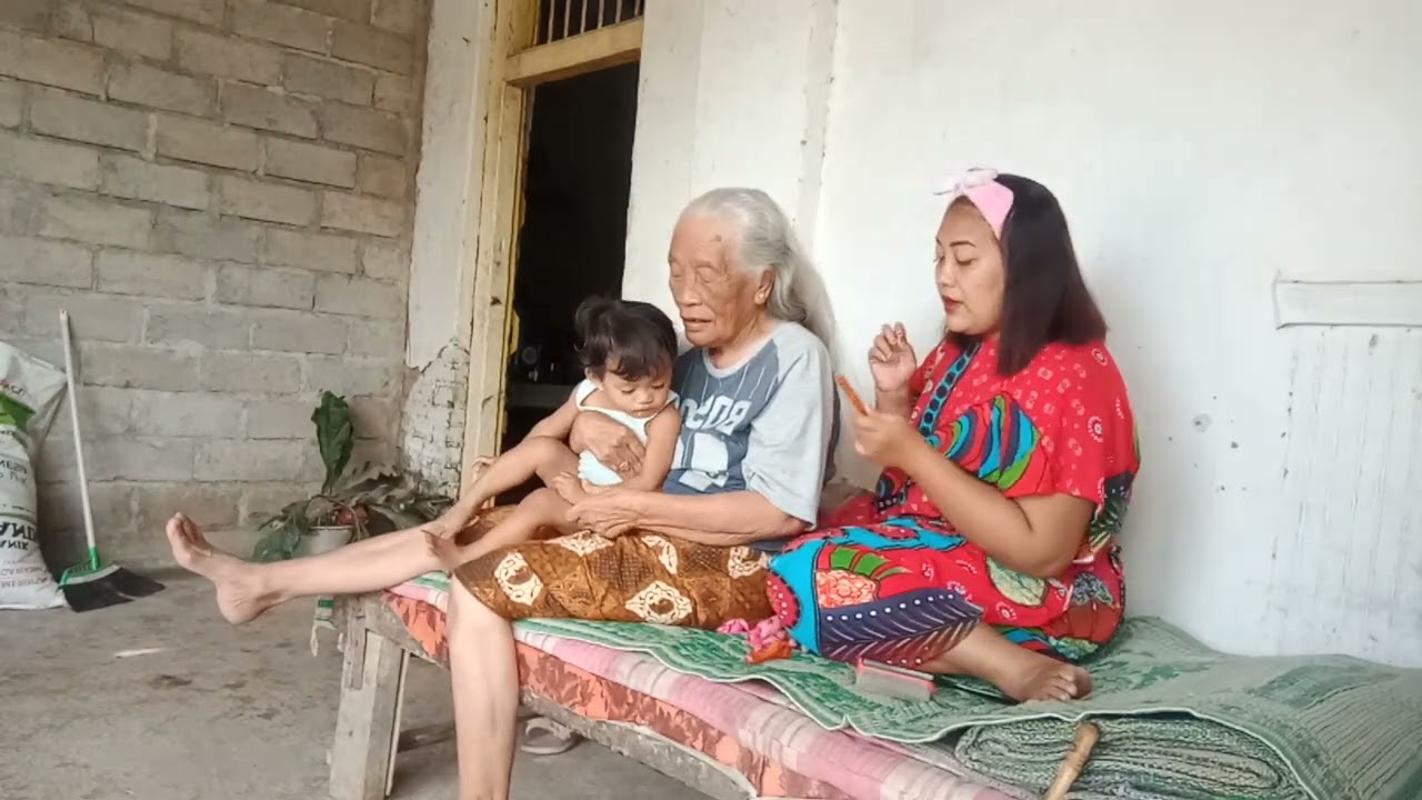 mbahnya bidan eva yuliana. didulang sosis kagak mau