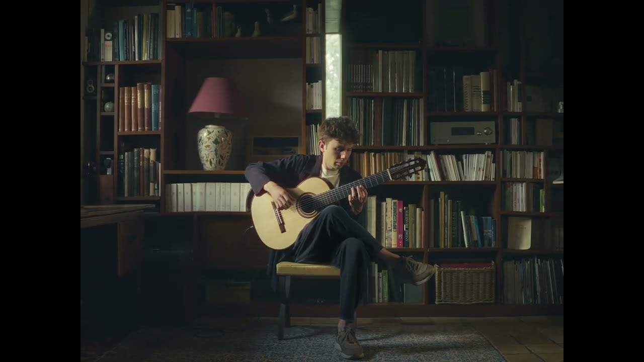 Antoine Boyer plays Prelude from BWV 997 by J.S. Bach