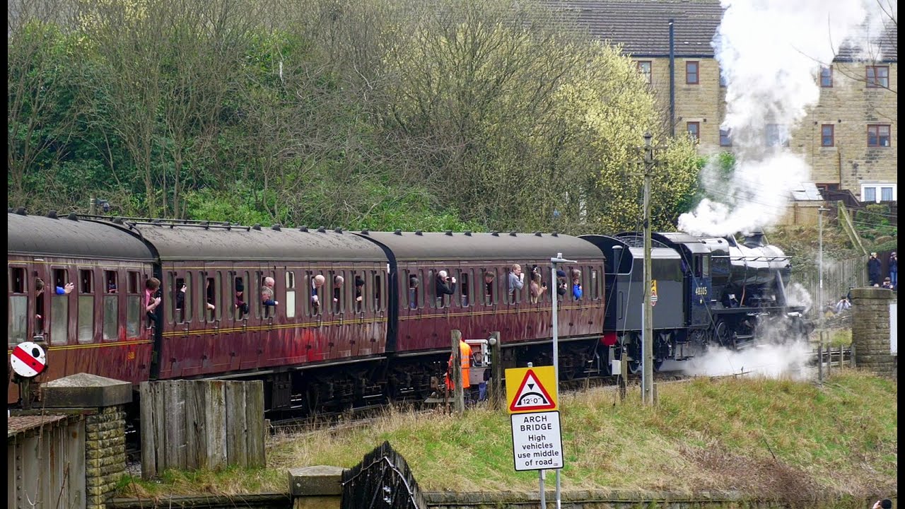 8F, 48305, STRUGGLES to get a GRIP, leaving Keighley! 22nd March 2025