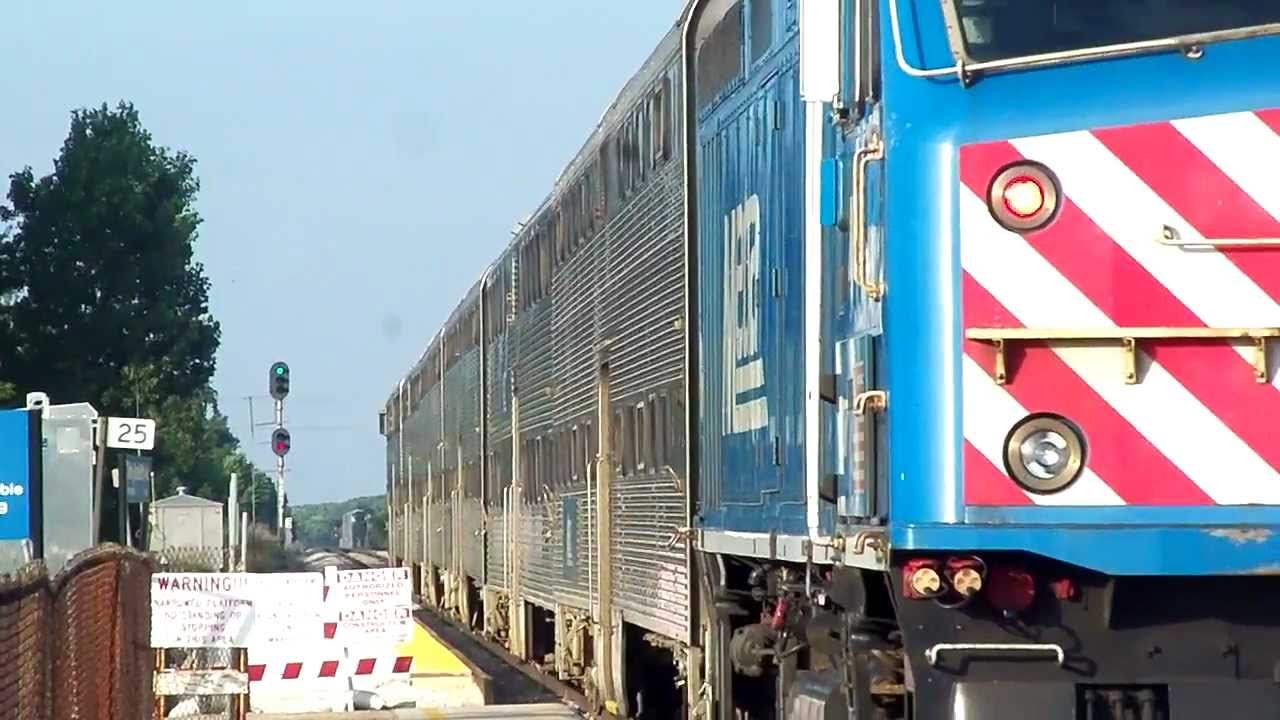 Inbound Metra Changes signal from Green to Red