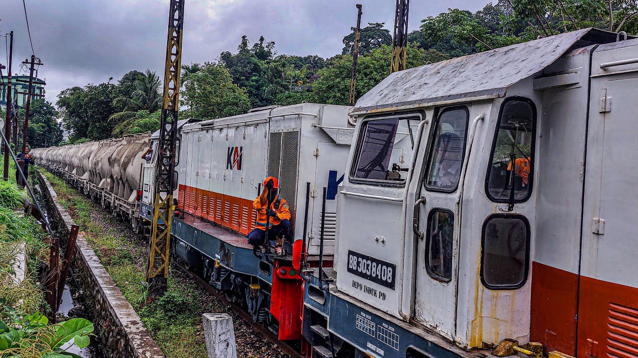 LOKOMOTIF PENOLONG?!! Momen Kereta api di silo Teluk Bayur dan Bukit Putus