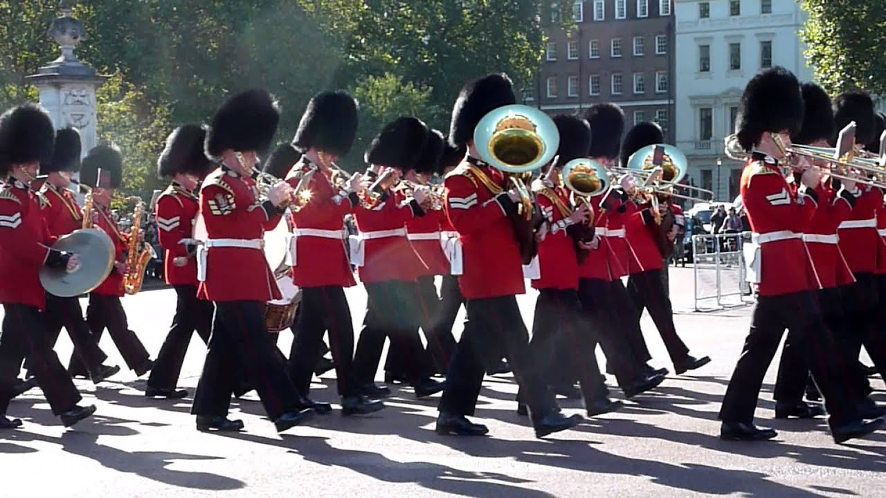 LONDRES - DESFILE EN BUCKINGHAM PALACE